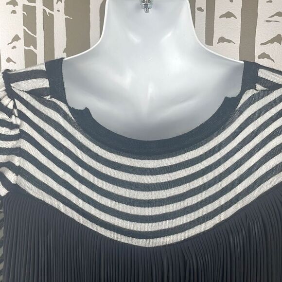 J&M Black & White Striped Sweater Sheer Pleated Back sz 42 - Picture 6 of 9